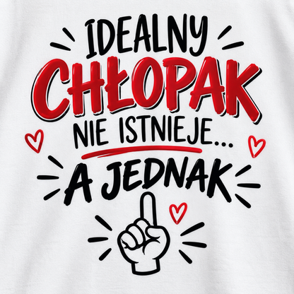 Zbliżenie nadruku Idealny chłopak nie istnieje a jednak na białej koszulce męskiej