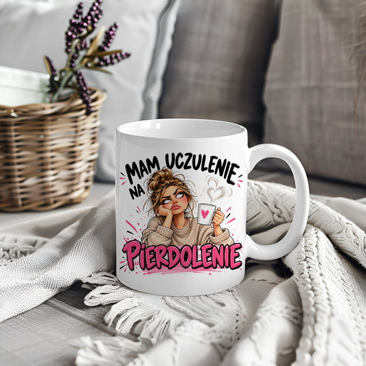Biały kubek Mam uczulenie na pierdolenie ze śmiesznym polskim nadrukiem