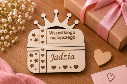 Personalizowany drewniany holder na kartę podarunkową z imieniem